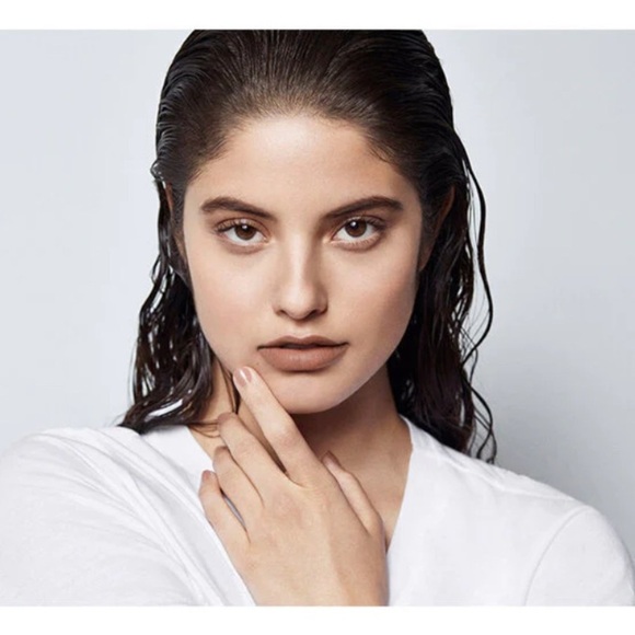 Context Matte Lipstick in Love Gun - Picture 3 of 9